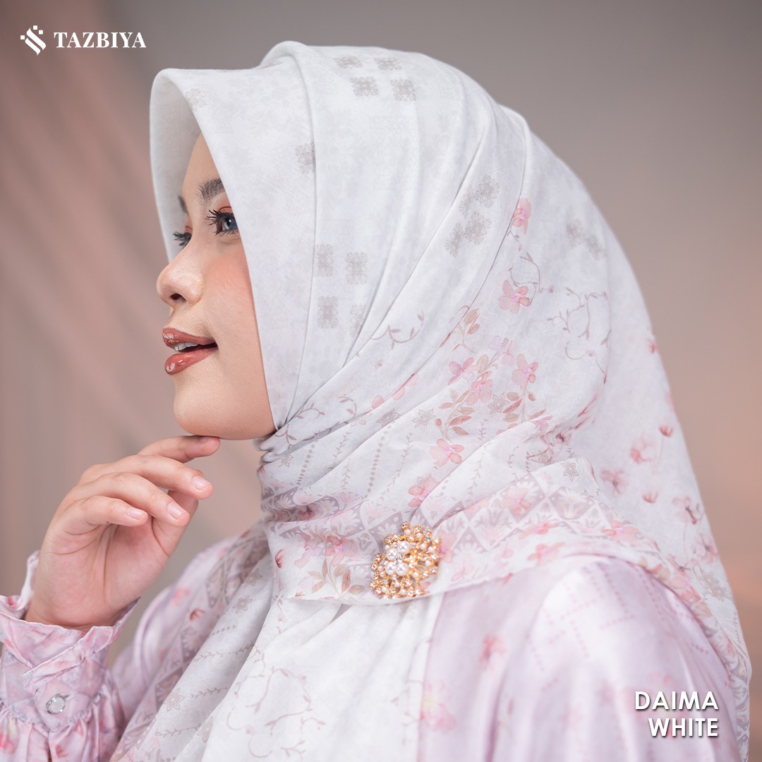 EXCLUSIVE TAZBIYA X ADELIA PASHA DAIMA SCARF I JILBAB SEGI EMPAT JAHIT TEPI | 120 x 120 cm