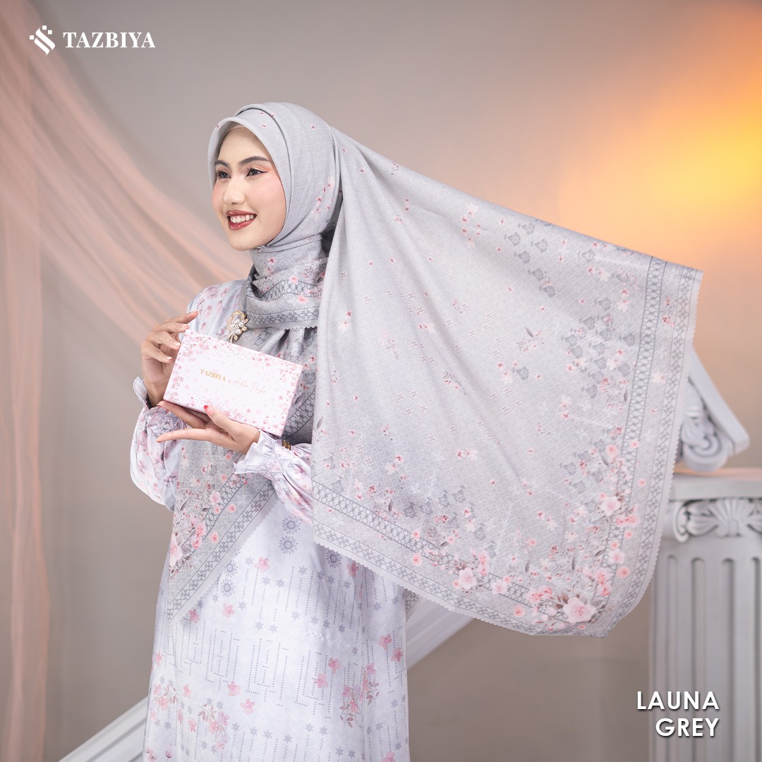 EXCLUSIVE TAZBIYA X ADELIA PASHA LUANA SCARF I JILBAB SEGI EMPAT JAHIT TEPI | 120 x 120 cm