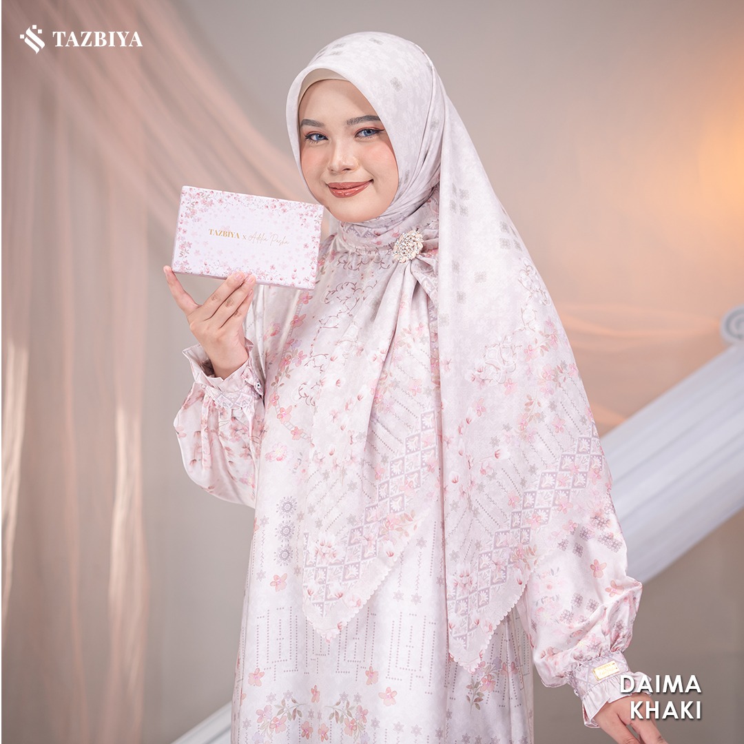 EXCLUSIVE TAZBIYA X ADELIA PASHA DAIMA SCARF I JILBAB SEGI EMPAT JAHIT TEPI | 120 x 120 cm