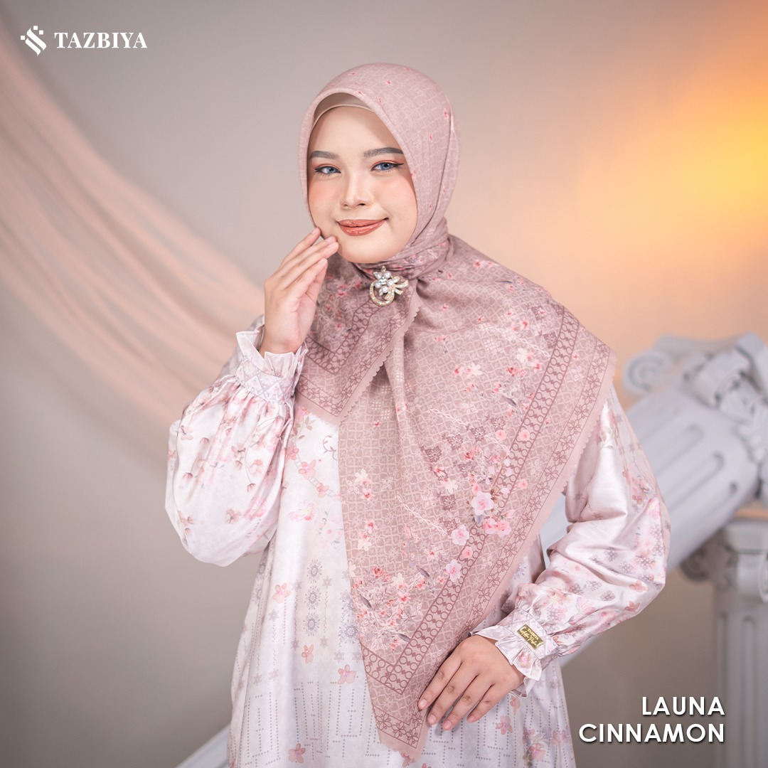 EXCLUSIVE TAZBIYA X ADELIA PASHA LUANA SCARF I JILBAB SEGI EMPAT JAHIT TEPI | 120 x 120 cm