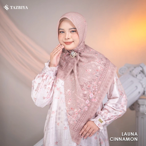 Image of EXCLUSIVE TAZBIYA X ADELIA PASHA LUANA SCARF I JILBAB SEGI EMPAT JAHIT TEPI | 120 x 120 cm
