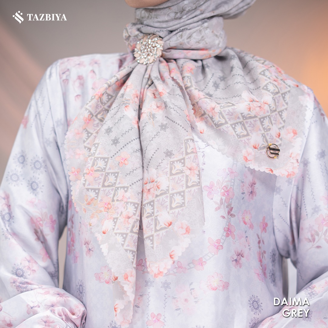 EXCLUSIVE TAZBIYA X ADELIA PASHA DAIMA SCARF I JILBAB SEGI EMPAT JAHIT TEPI | 120 x 120 cm