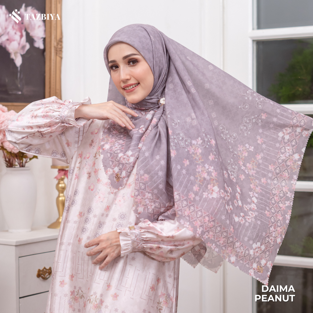 EXCLUSIVE TAZBIYA X ADELIA PASHA DAIMA SCARF I JILBAB SEGI EMPAT JAHIT TEPI | 120 x 120 cm