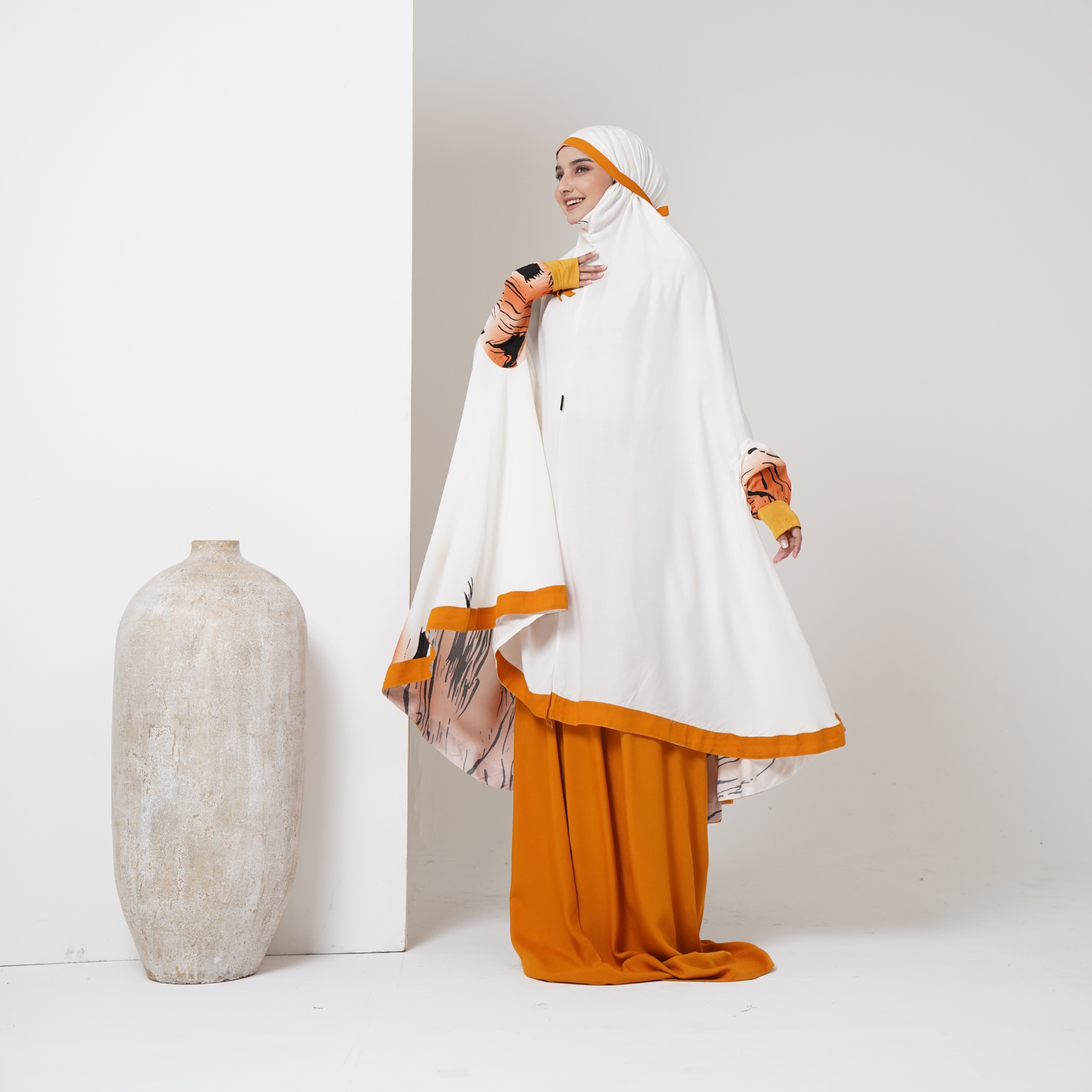 Atas Bawah Berlengan Motif Abstract Manset