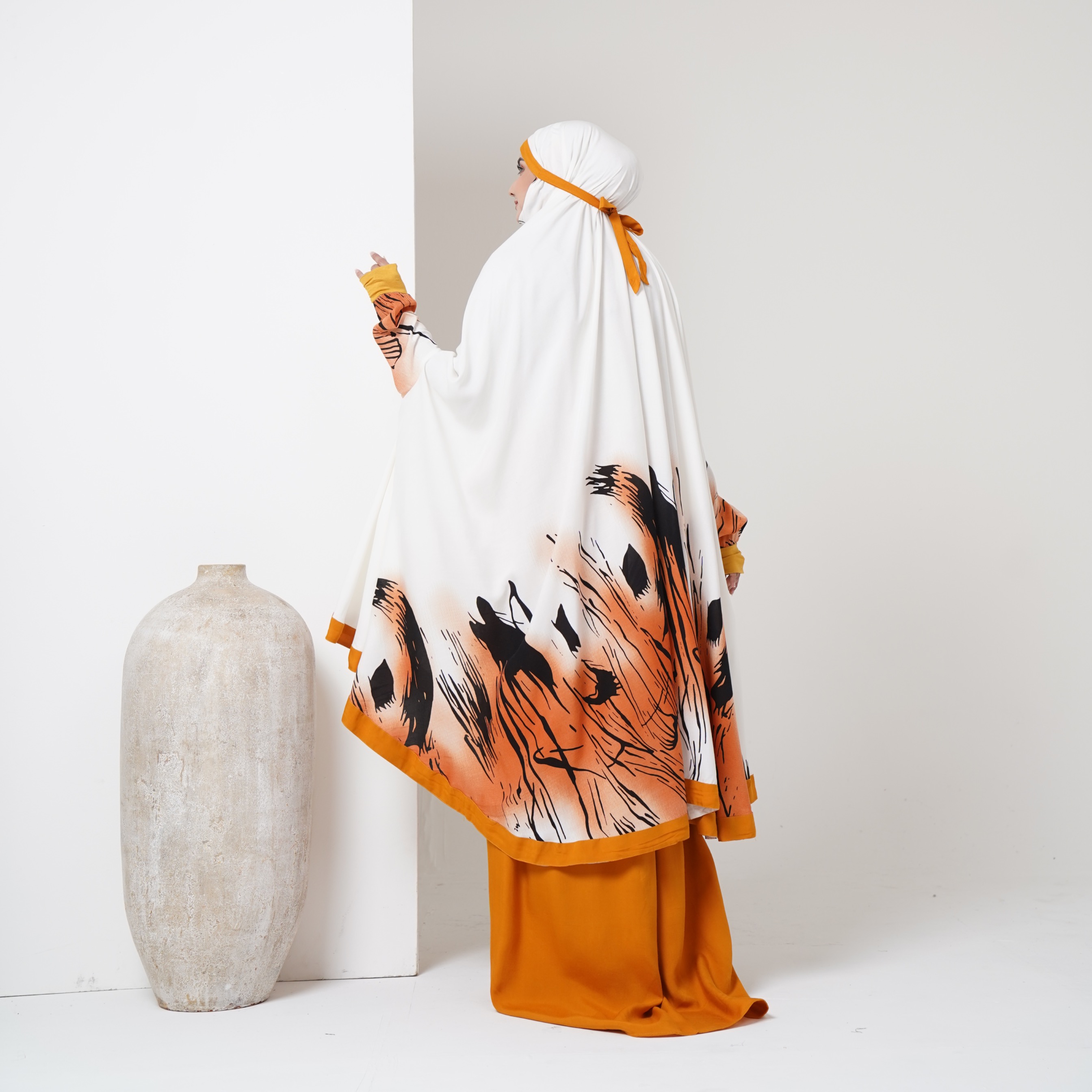 Atas Bawah Berlengan Motif Abstract Manset