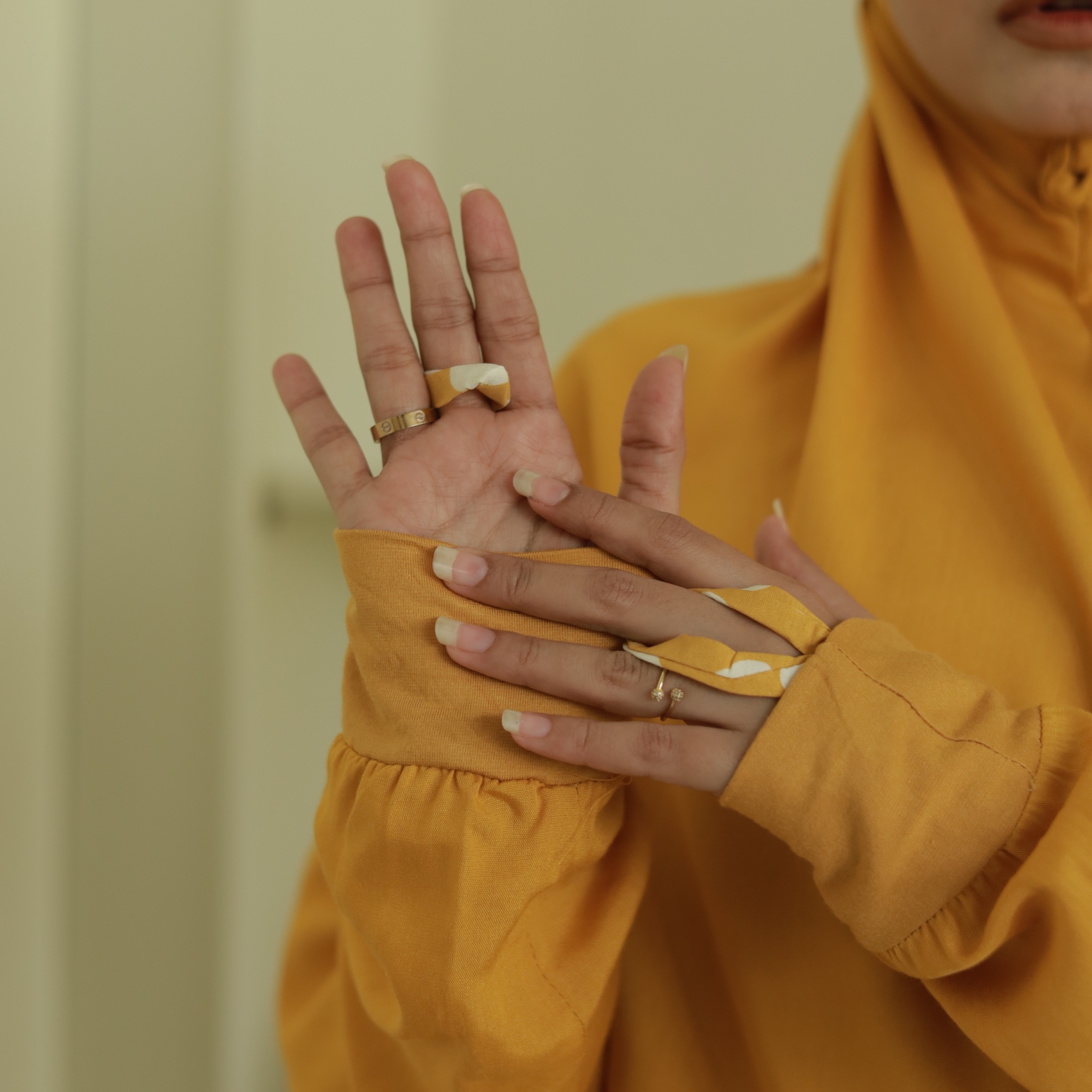 Atas Bawah Berlengan Bordir Tabur Polka Yellow