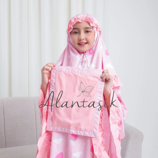 Image of Alantasik Mukena anak motif STRAWBERY awan 2in1 travel kisaran 3-15 tahun traveling anak tanggung SD