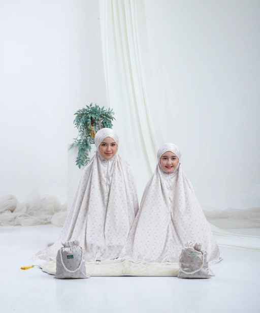 Image of Mukena armany dewasa dan anak silky premium 2 in 1 jumbo mewah muslim armanie AM01 dengan renda motif