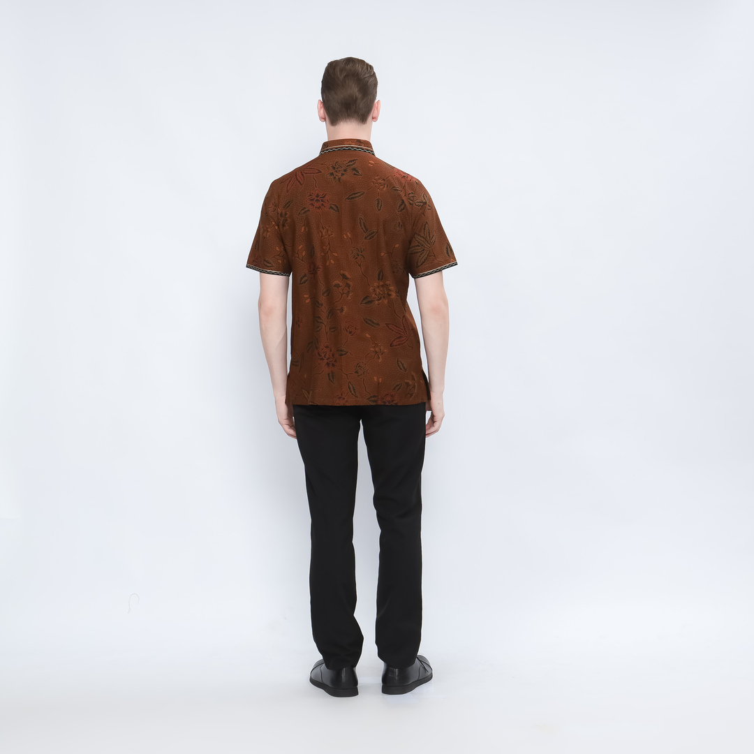 Jasmine - Kemeja Batik Pria Lengan Pendek Regular Fit Bordir Smock Katun Coklat