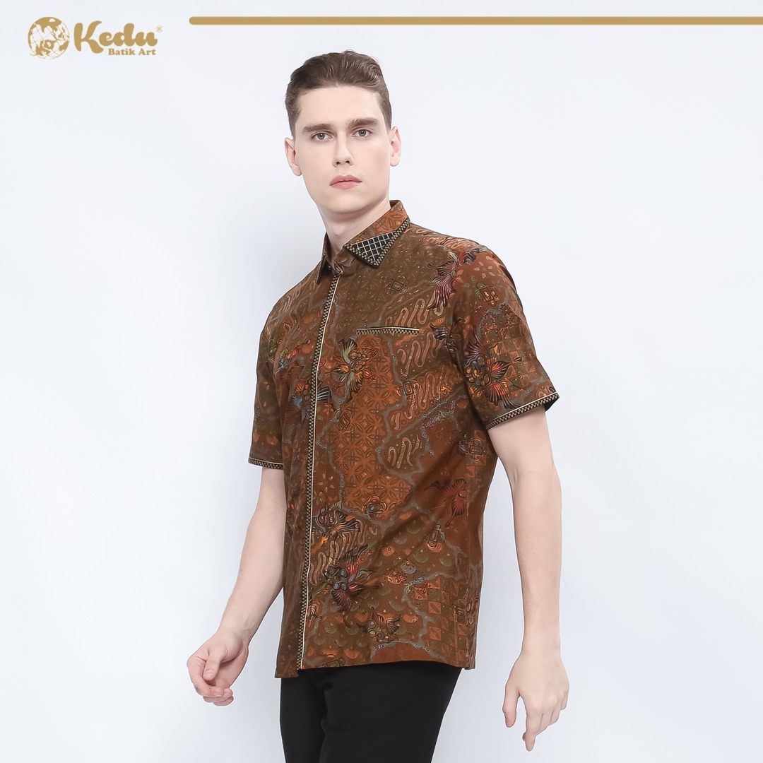 Sophia - Kemeja Batik Pria Lengan Pendek Regular Fit Bordir Smock Katun Coklat