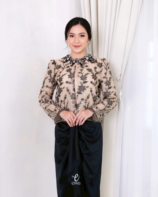 Image of Sienna Outer Top Black Cream |EIWA  