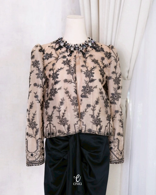 Image of Sienna Outer Top Black Cream |EIWA  