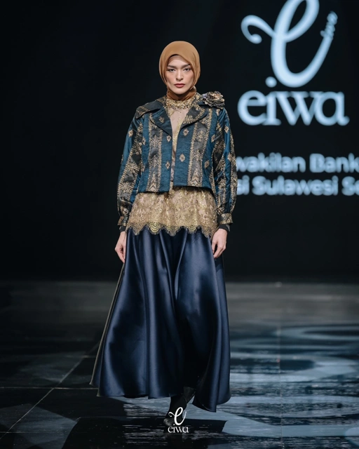 Image of Ishwari Outer Top Navy Gold | Eiwa