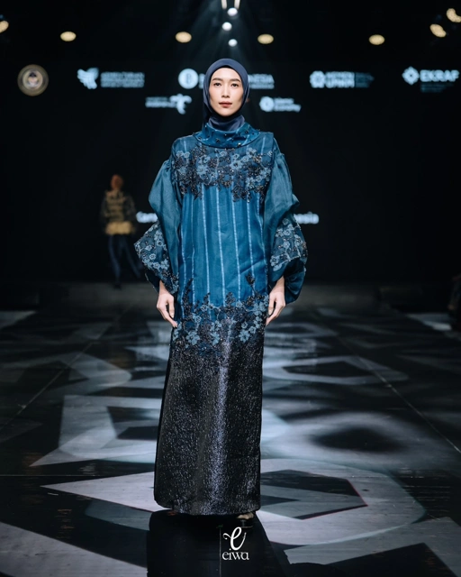 Image of Runyfa Dress Navy | Eiwa