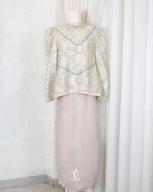 Image of Santika Top Cream Blue | EIWA
