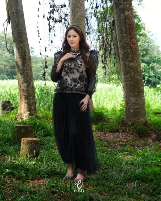 Image of Sirena Top Black | EIWA