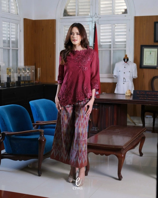 Image of Top Arila Maroon | EIWA