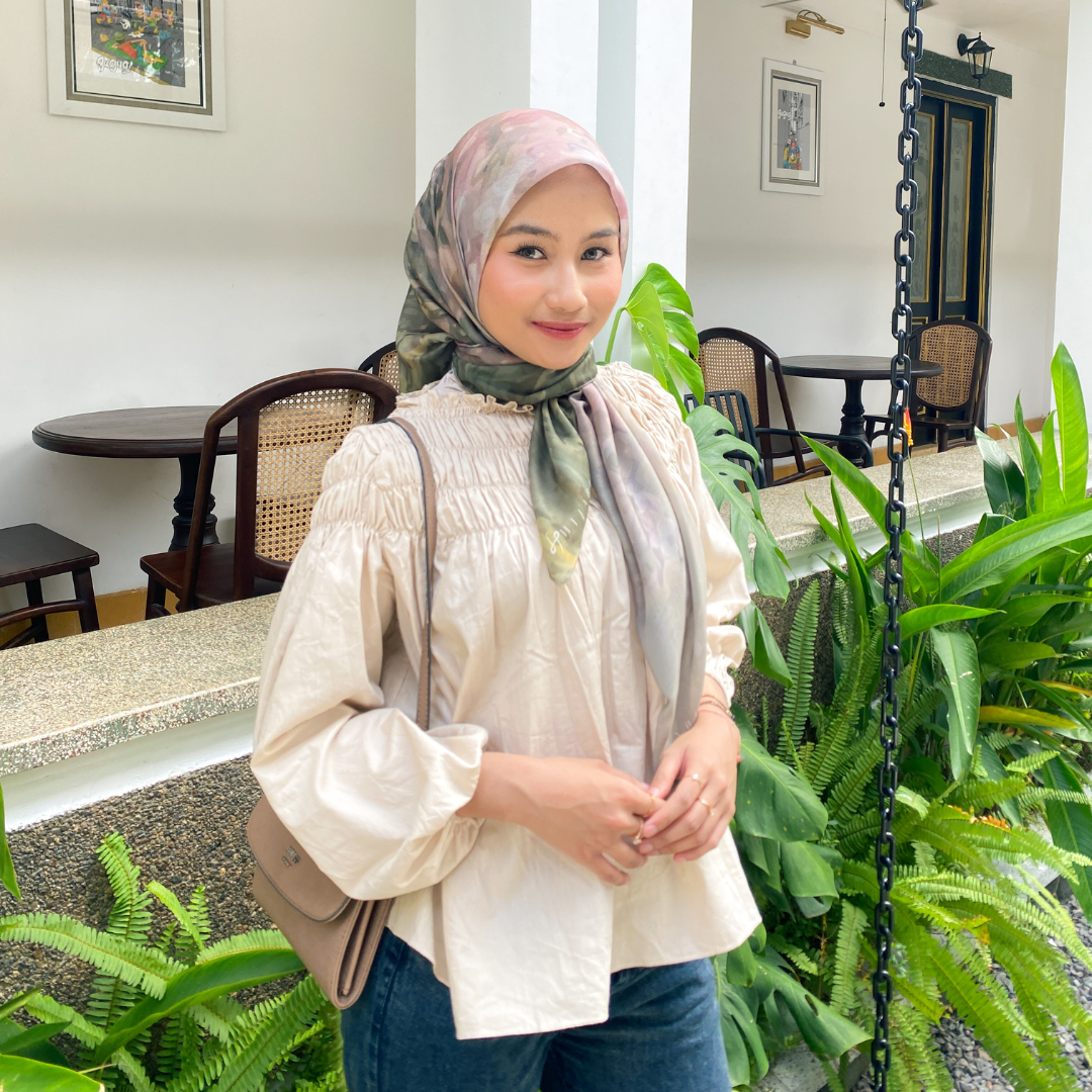Hijabic - Dreamy Pattern Scarves ( Hijab Segiempat Motif Bunga size 112x112cm Bahan Paris Original/Hijab Motif Paris)