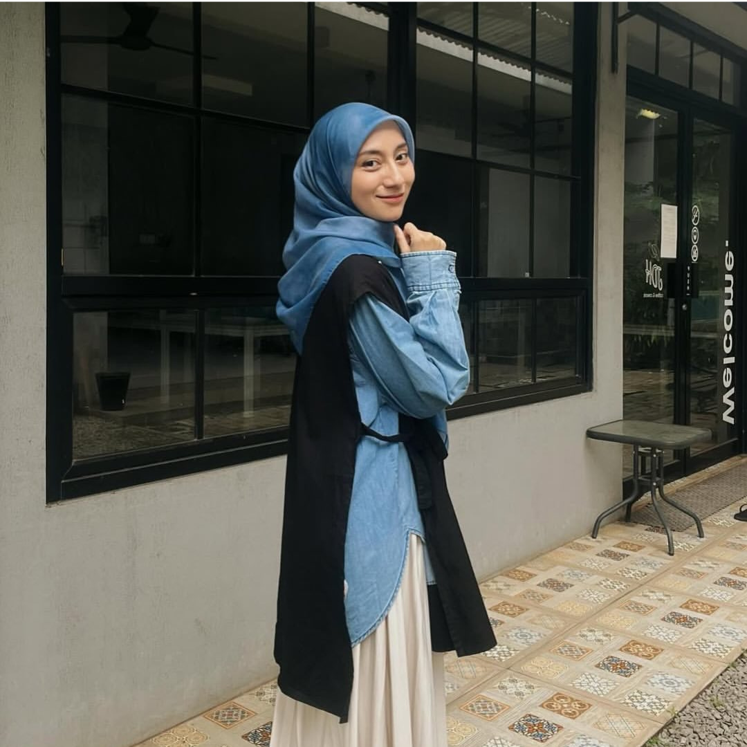 Hijabic - Abstract Pattern Scarves Vol II ( Hijab Segiempat Motif Abstrak size 112x112cm Bahan Paris Original/Hijab Motif Paris)