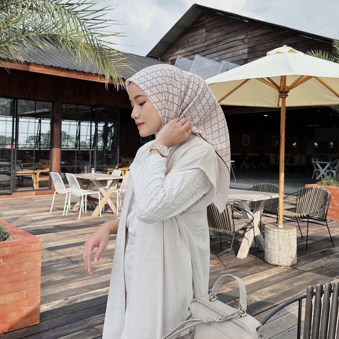Hijabic - Timeless Pattern Scarves / Kerudung Segi Empat Motif Premium Size 110x110cm