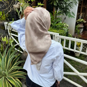Hijabic - Abstract Pattern Scarves Vol V ( Hijab Segiempat Motif Abstrak size 112x112cm Bahan Paris Original/Hijab Motif Paris)