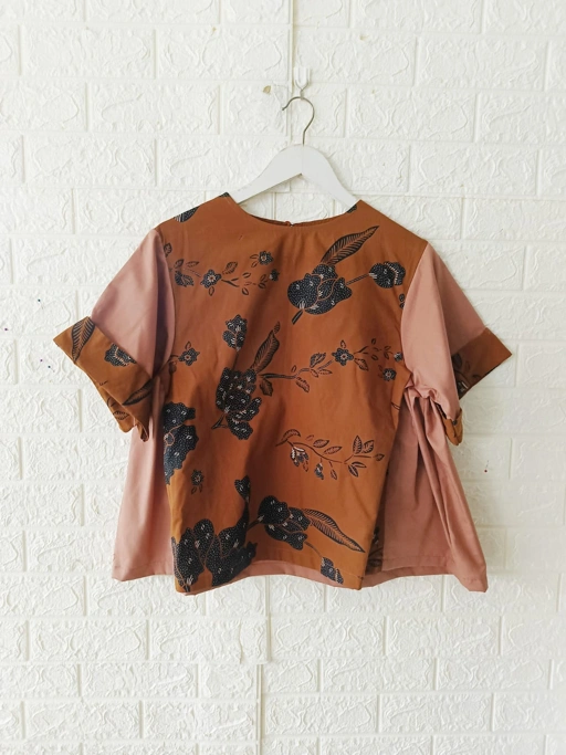 Image of S108 SALE 195K SIZE : FREESIZE LD : 108 cm PJ : 60 cm  P. Lengan : 23 cm BATIK : KATUN