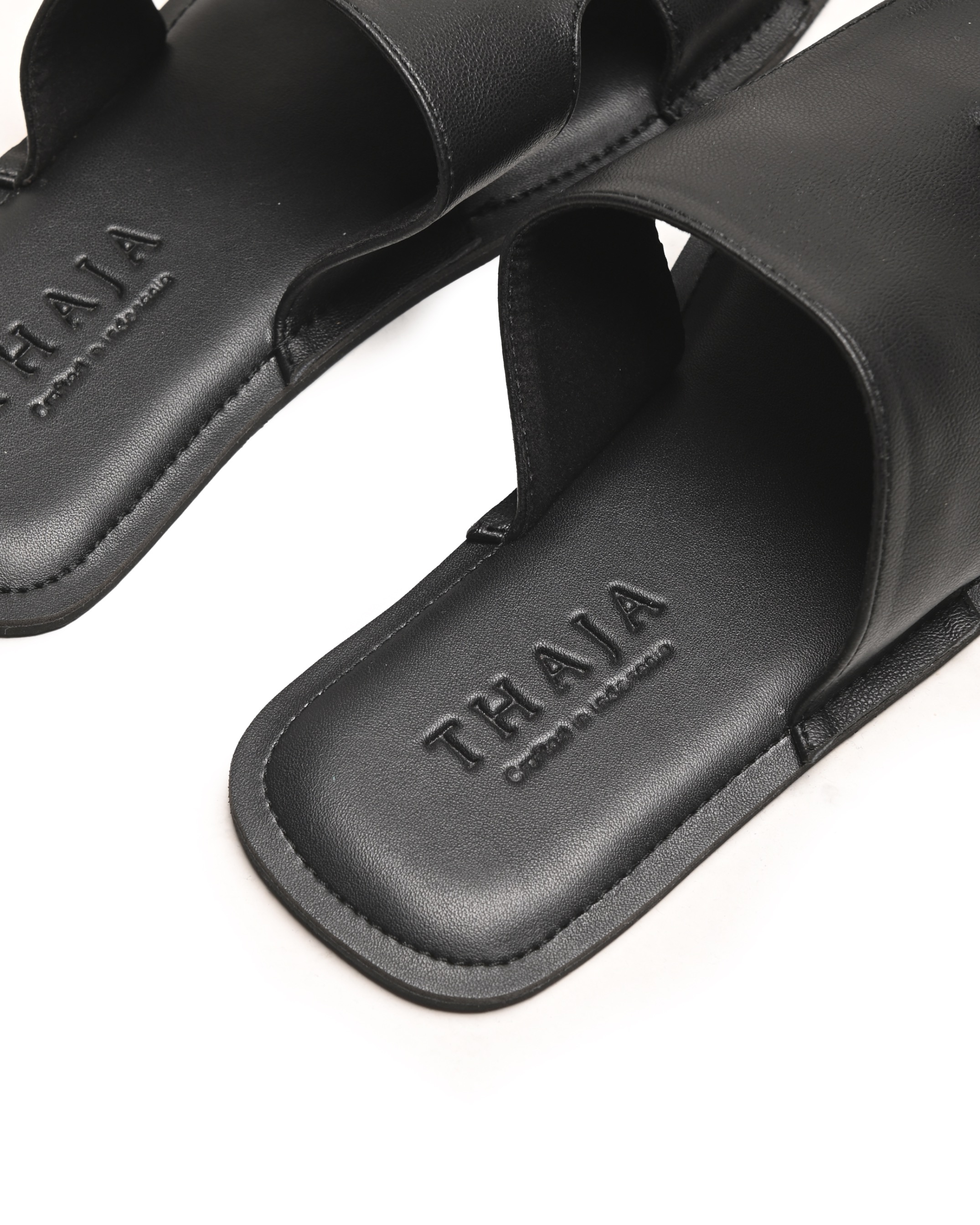Nerin Flats Black