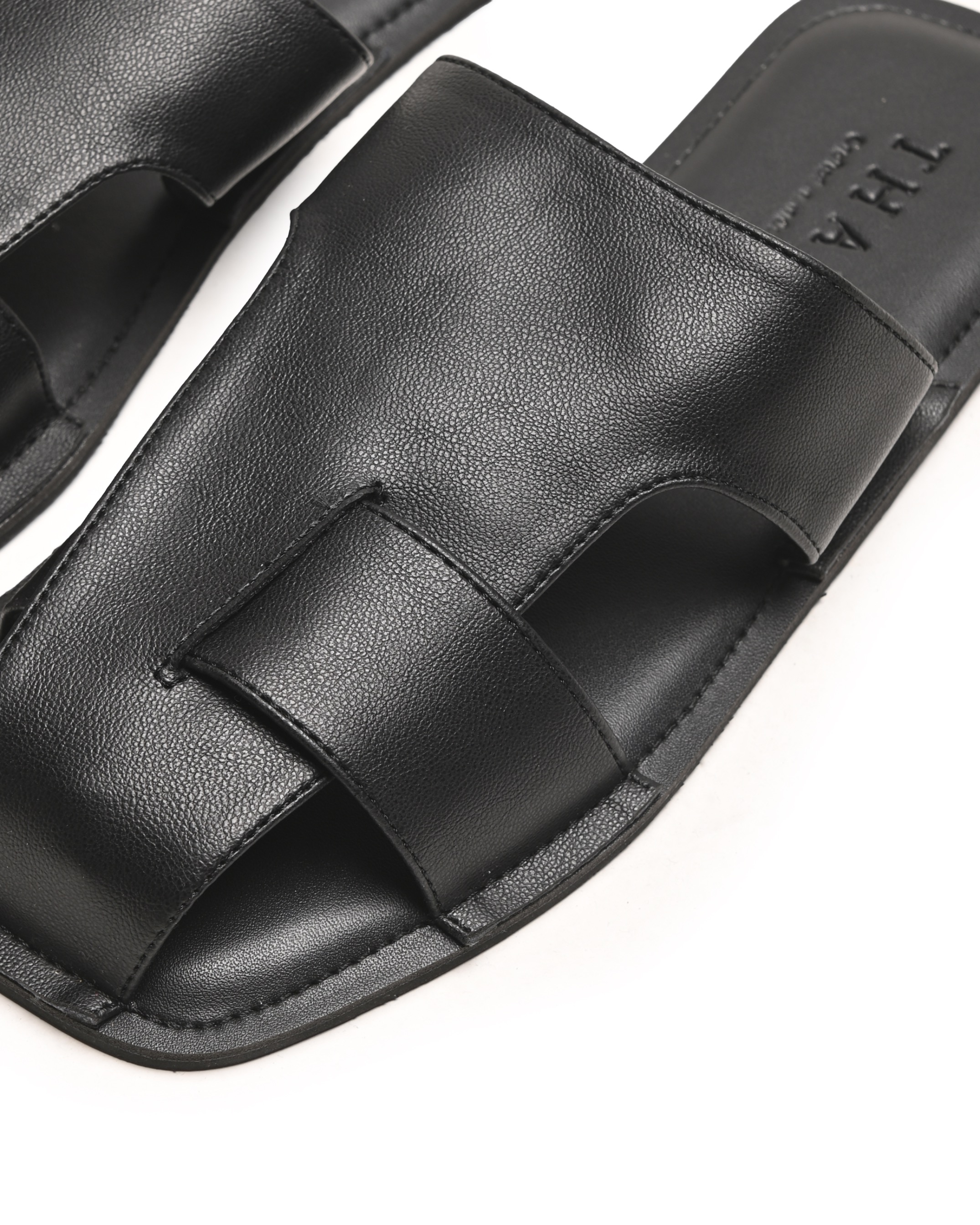 Nerin Flats Black
