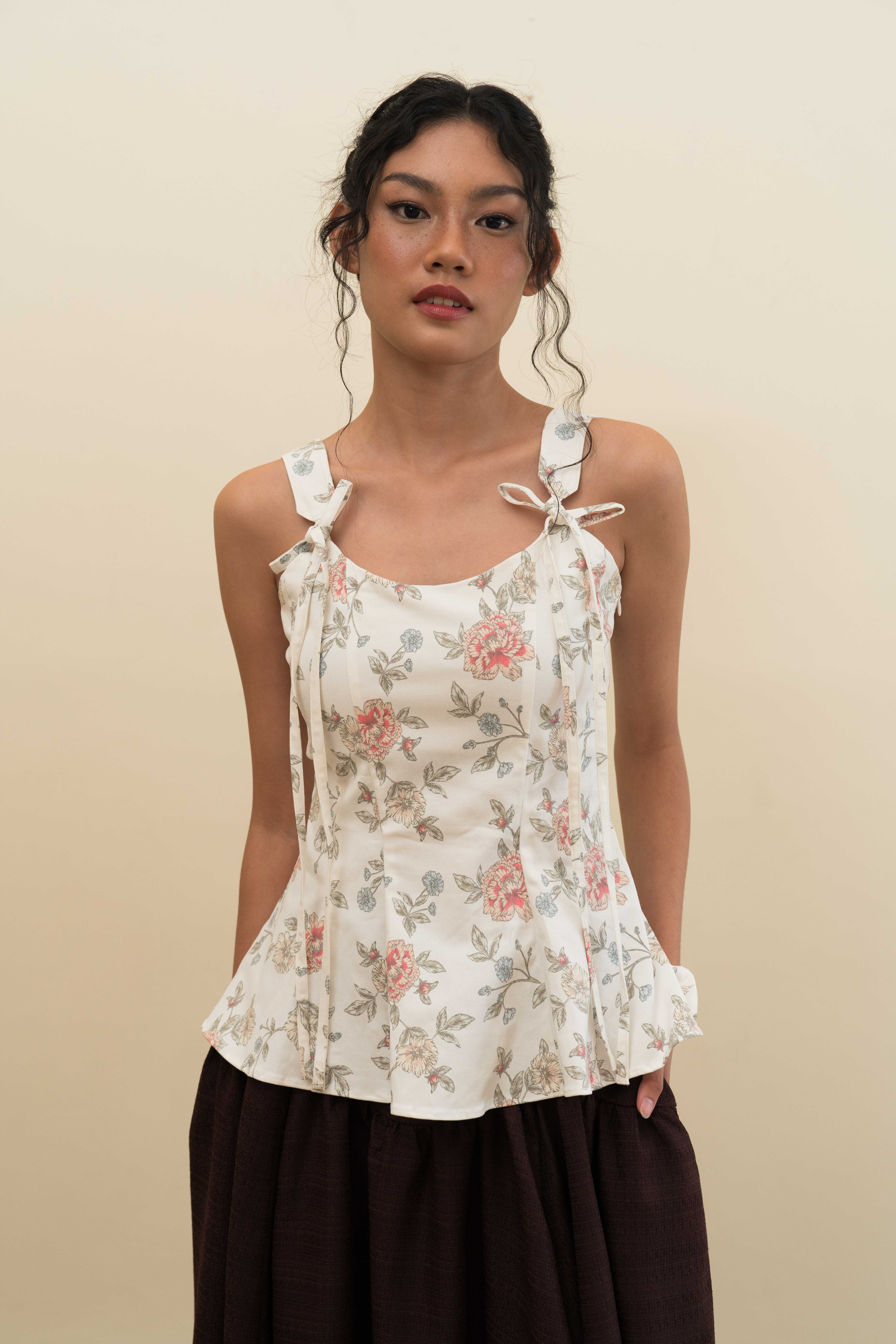 BLOSSOMwithSTARRY Luna Top in White Floral