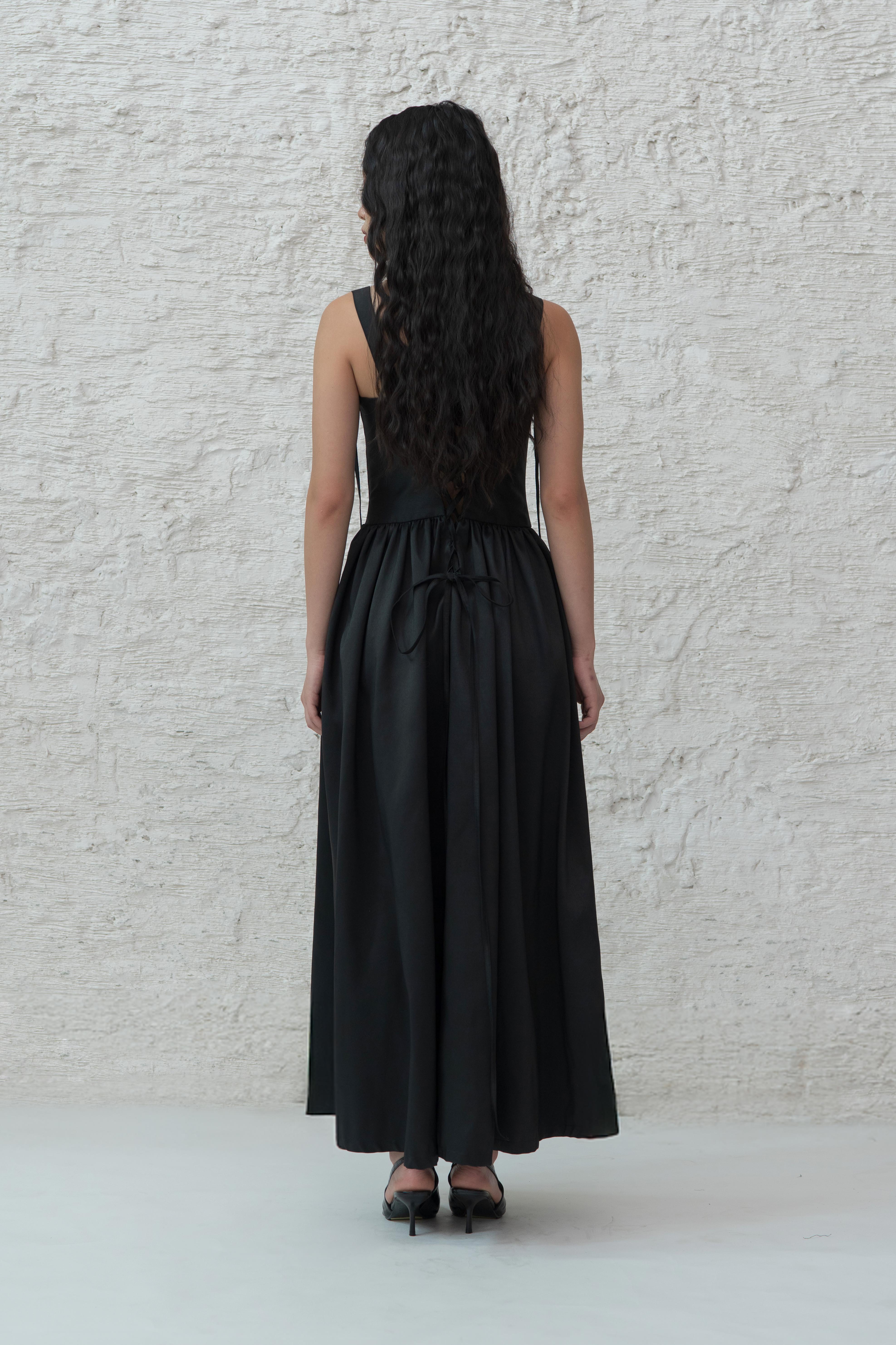 Vessara Dress in Black