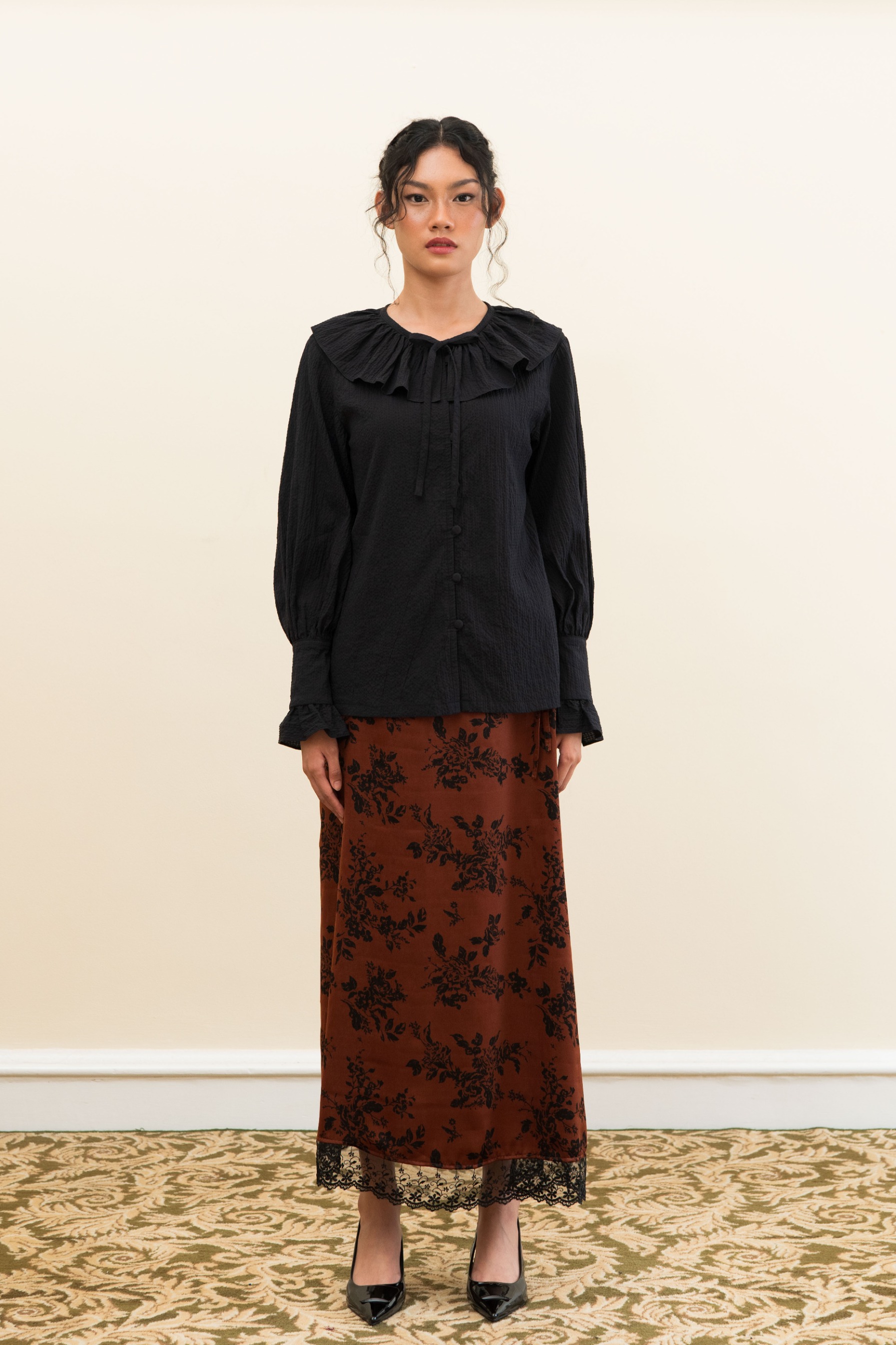 BLOSSOMwithSTARRY Alexandra Blouse in Black