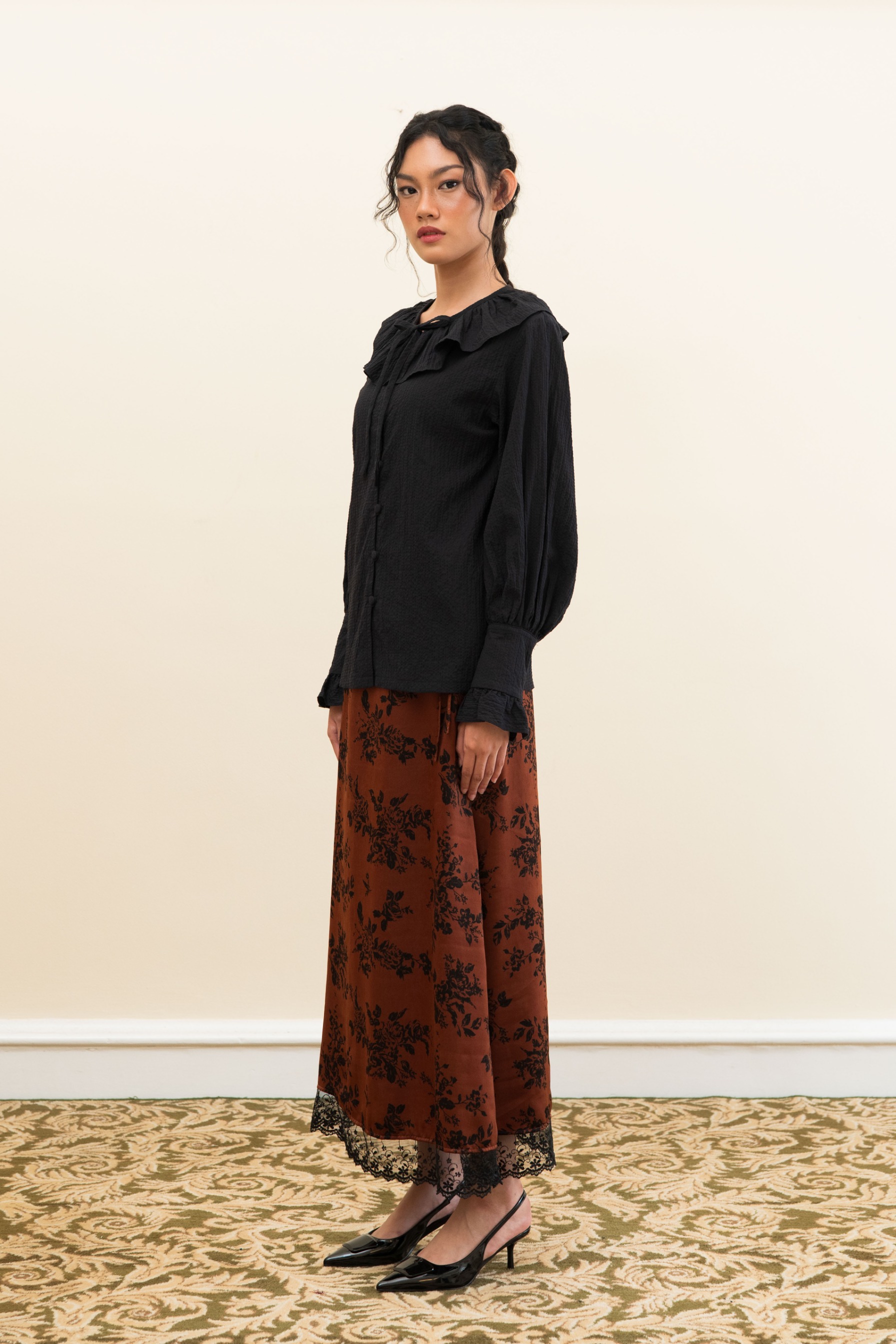BLOSSOMwithSTARRY Alexandra Blouse in Black