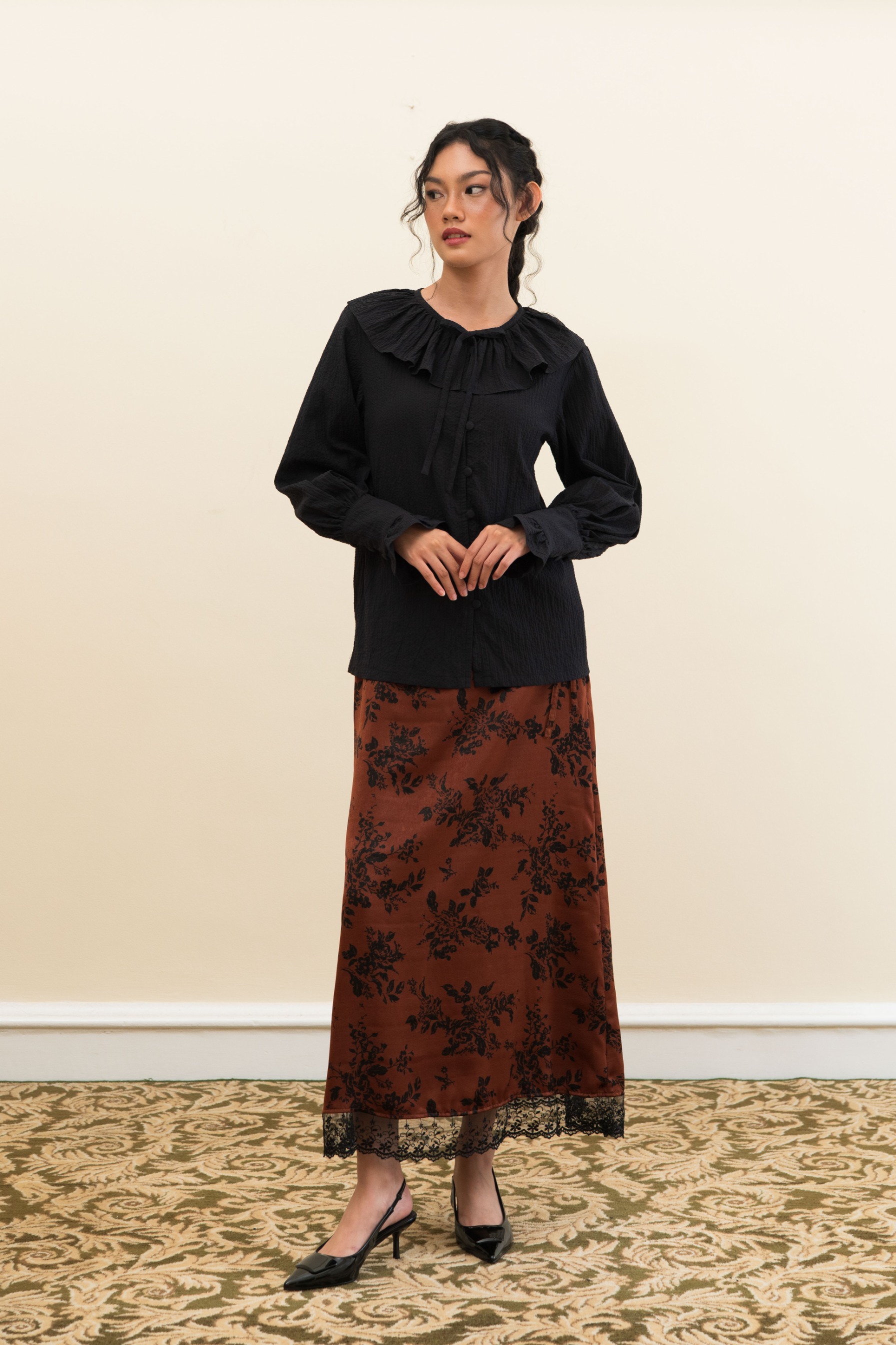 BLOSSOMwithSTARRY Alexandra Blouse in Black