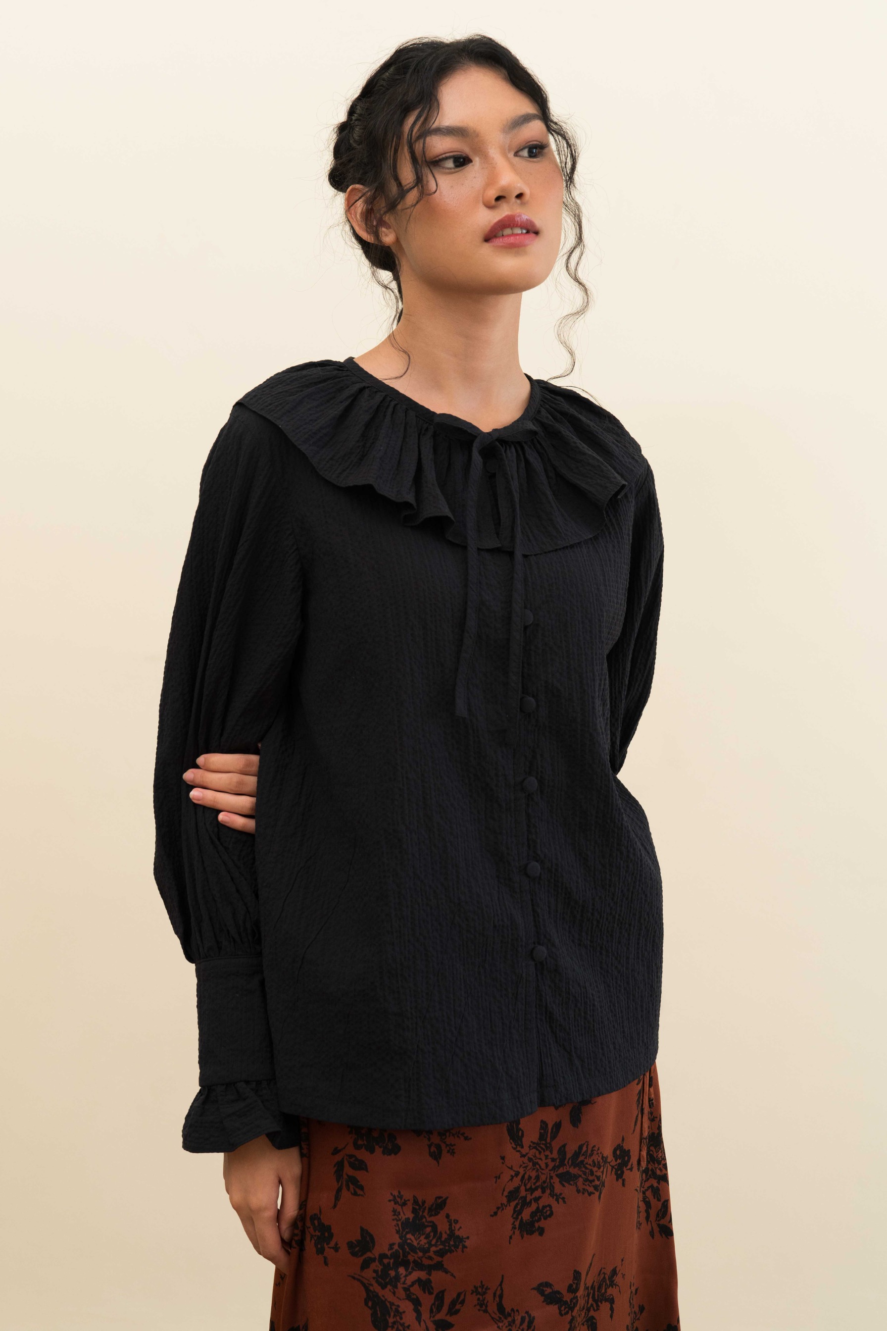 BLOSSOMwithSTARRY Alexandra Blouse in Black