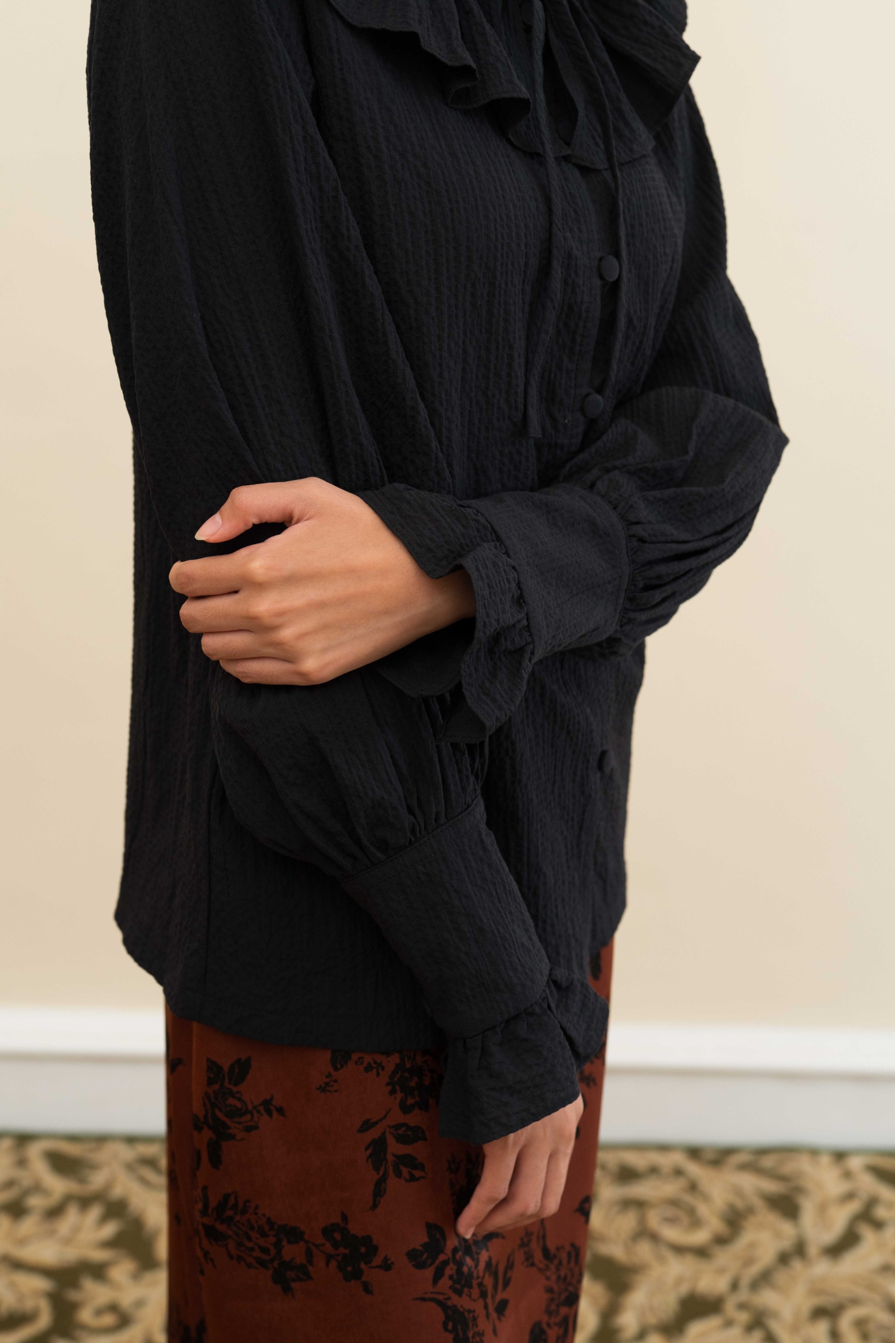 BLOSSOMwithSTARRY Alexandra Blouse in Black