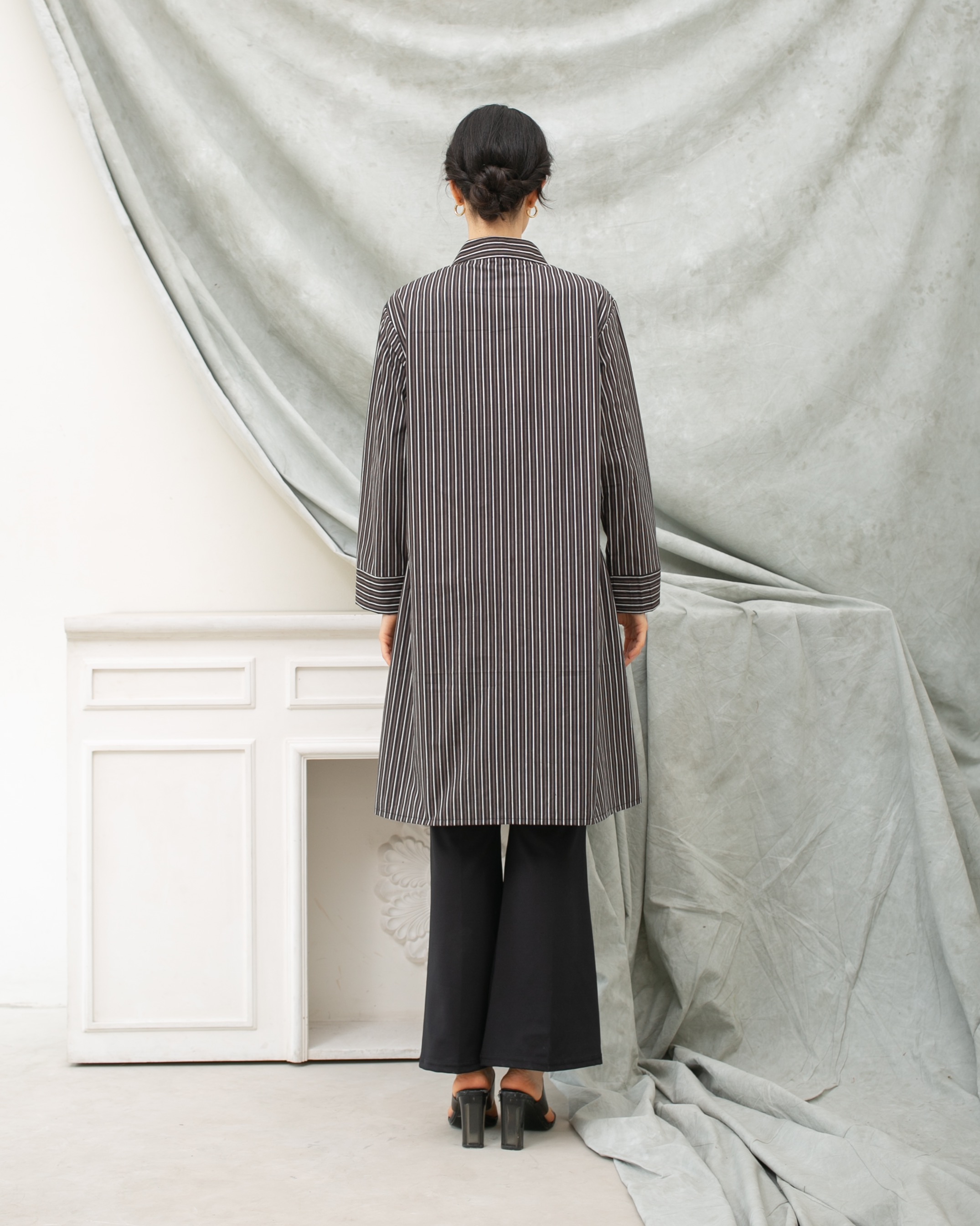 ANEISHA OUTER BLACK METROPOLIS 