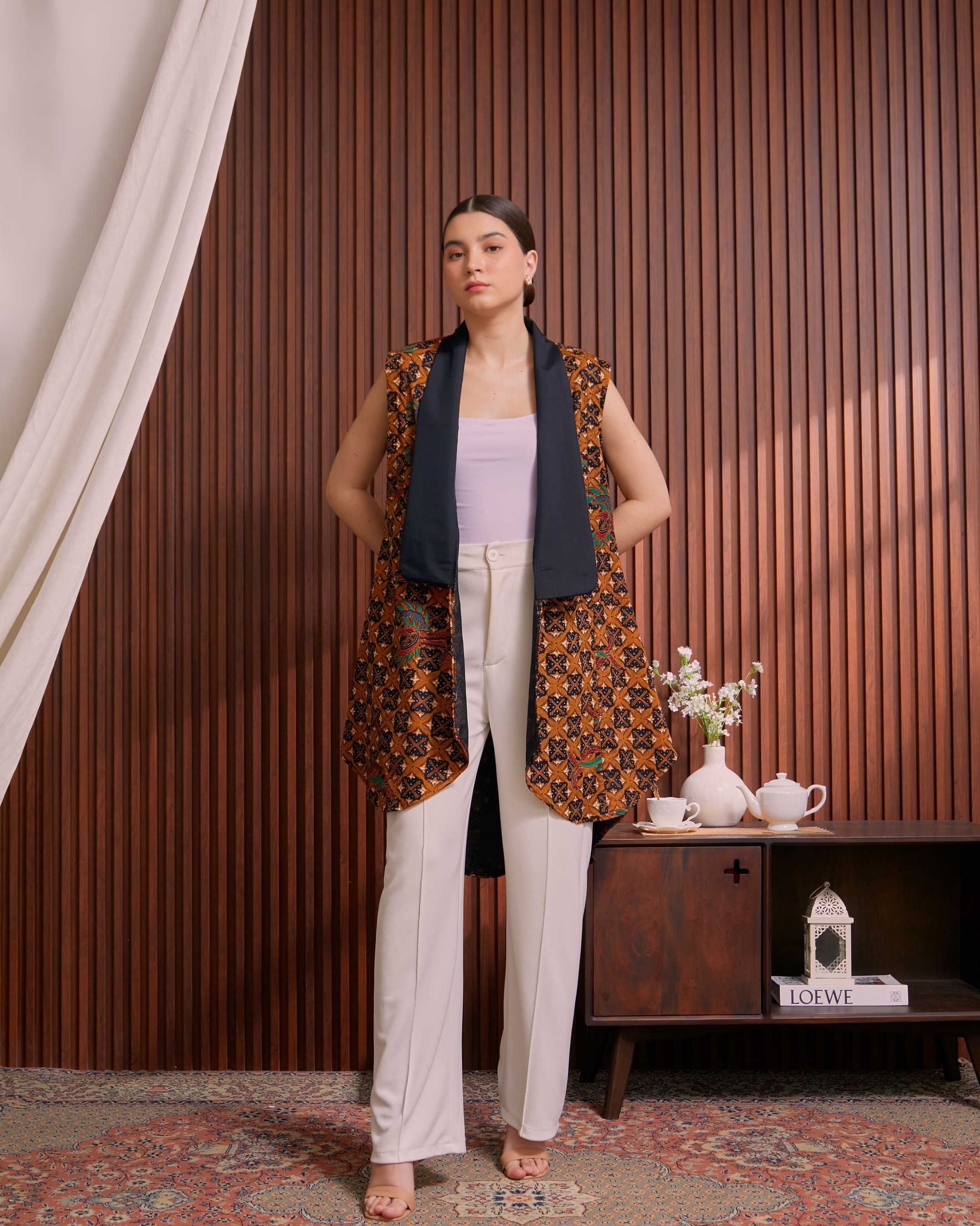 ARUM VEST BROWN 