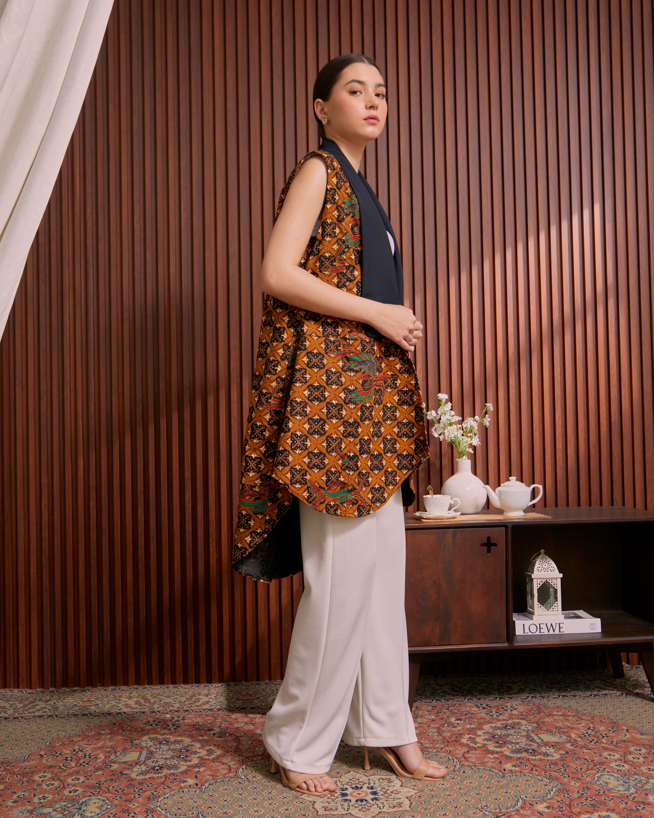 ARUM VEST BROWN 