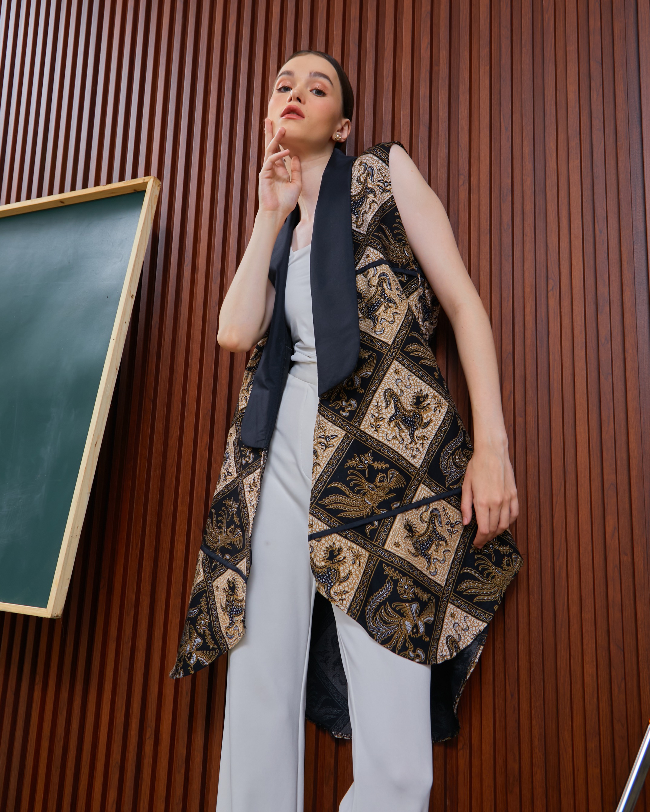 ALAMANDA VEST BLACK BEIGE 