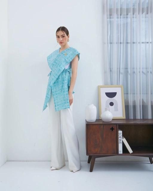 Image of AZURE LINES VEST