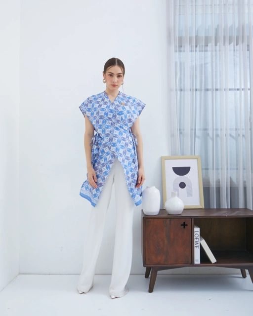 Image of NAYARA AZURE VEST