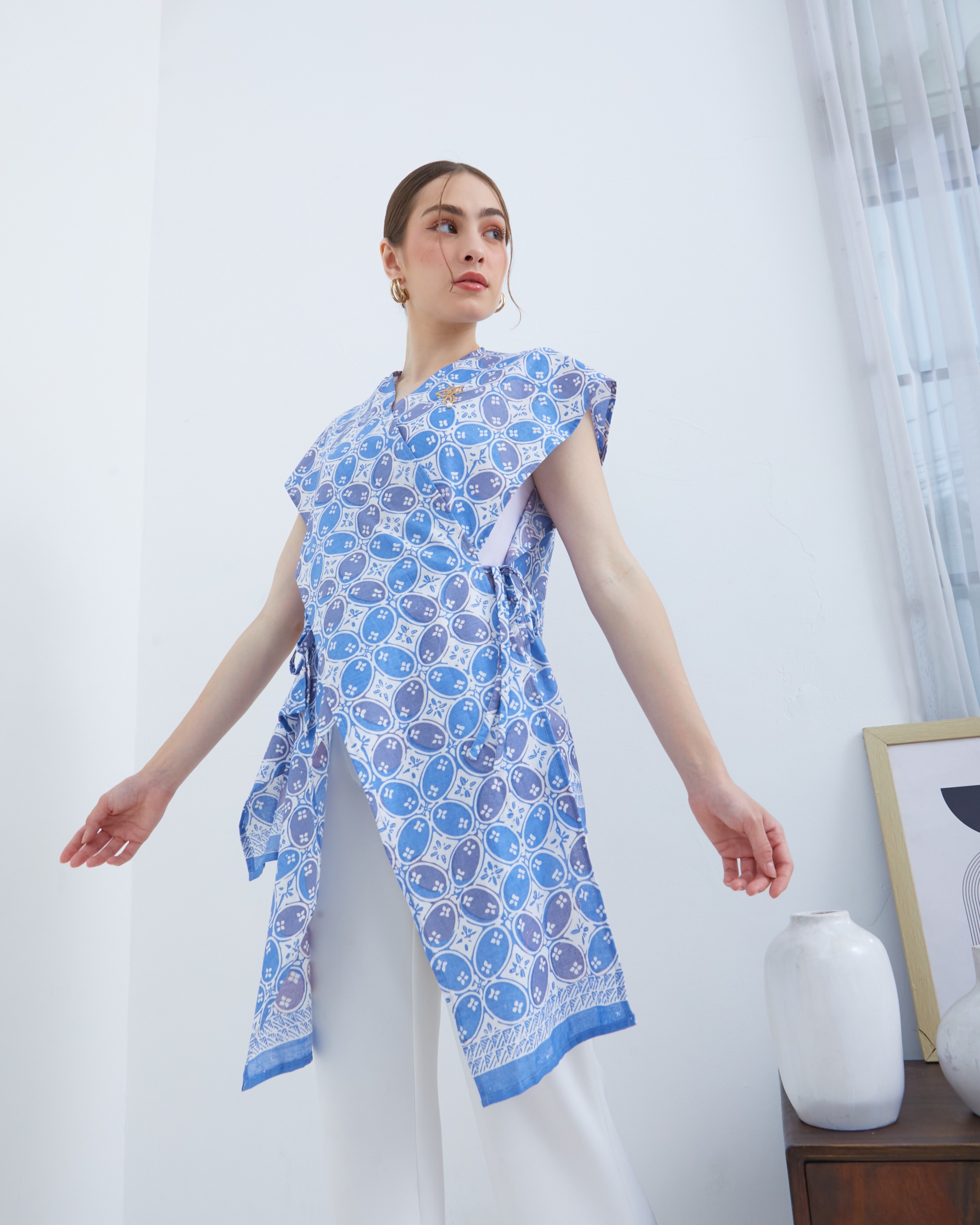 NAYARA AZURE VEST
