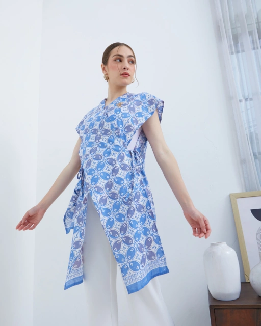 Image of NAYARA AZURE VEST