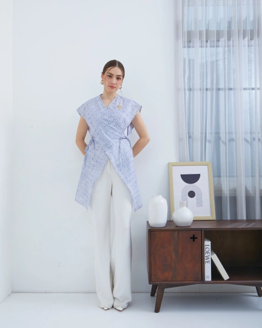 Image of LUNARA SILVER  MAZE VEST 
