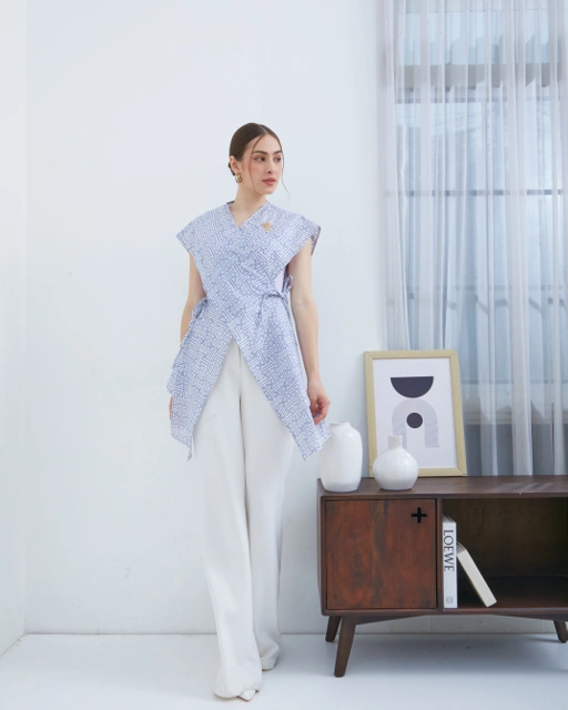 Image of LUNARA SILVER  MAZE VEST 