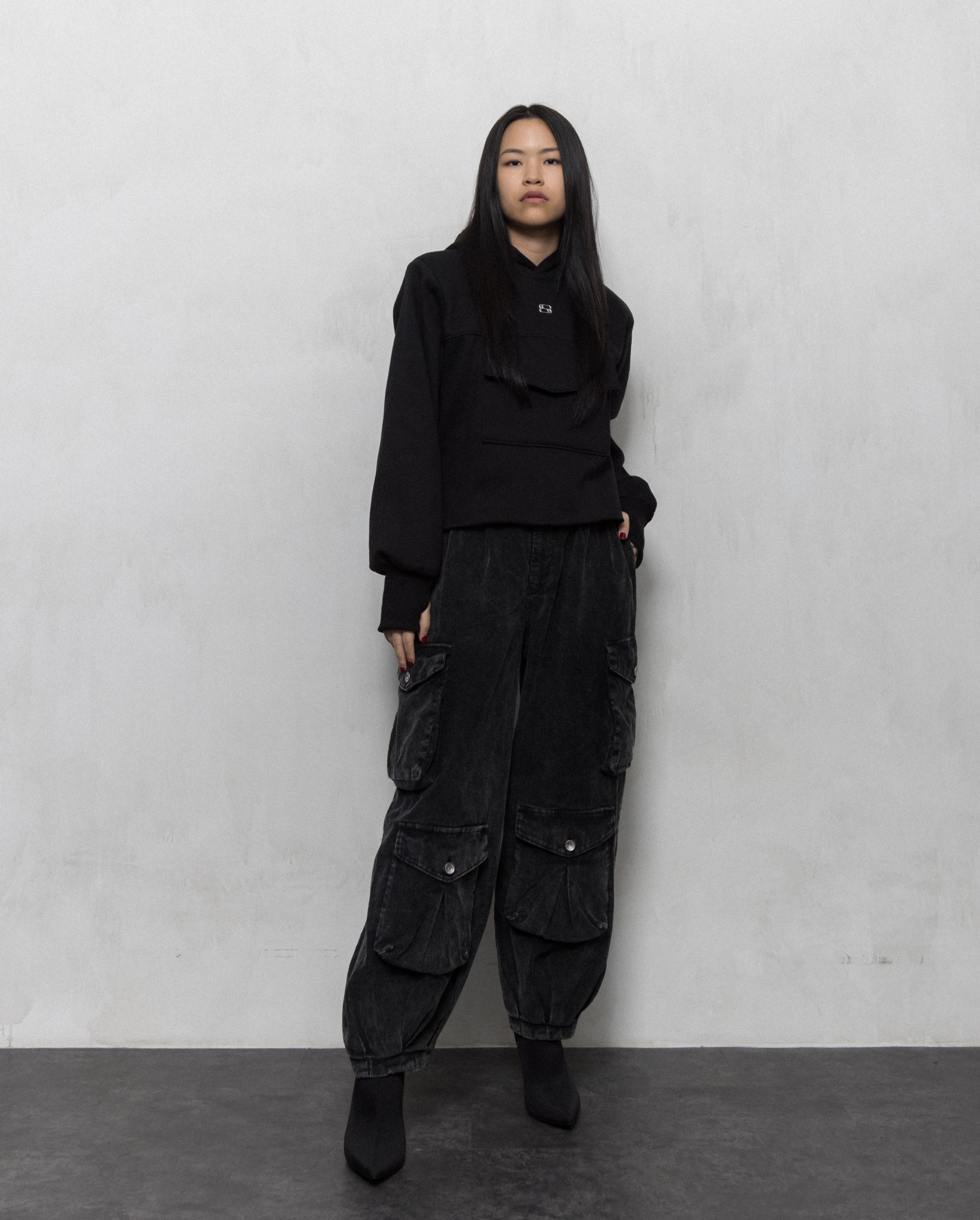 PADDED SQUARE HODDIE - BLACK