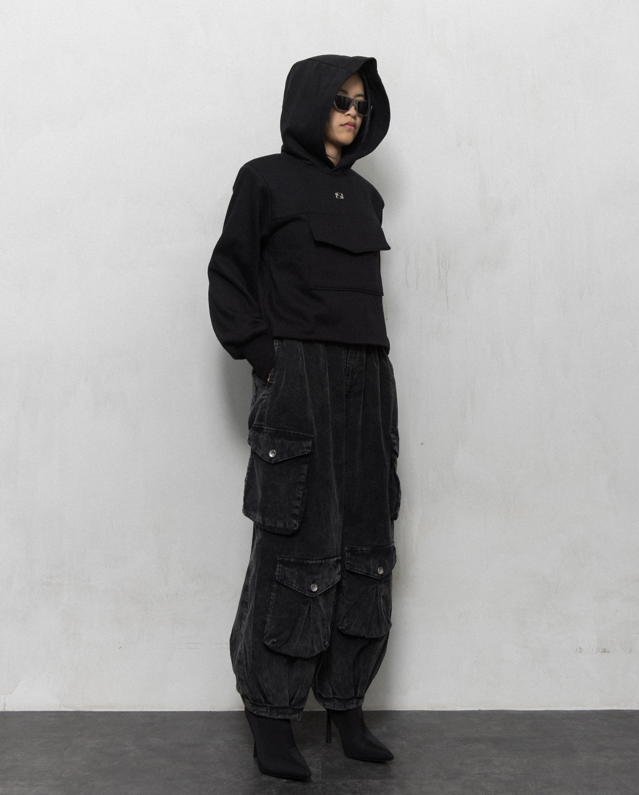 PADDED SQUARE HODDIE - BLACK