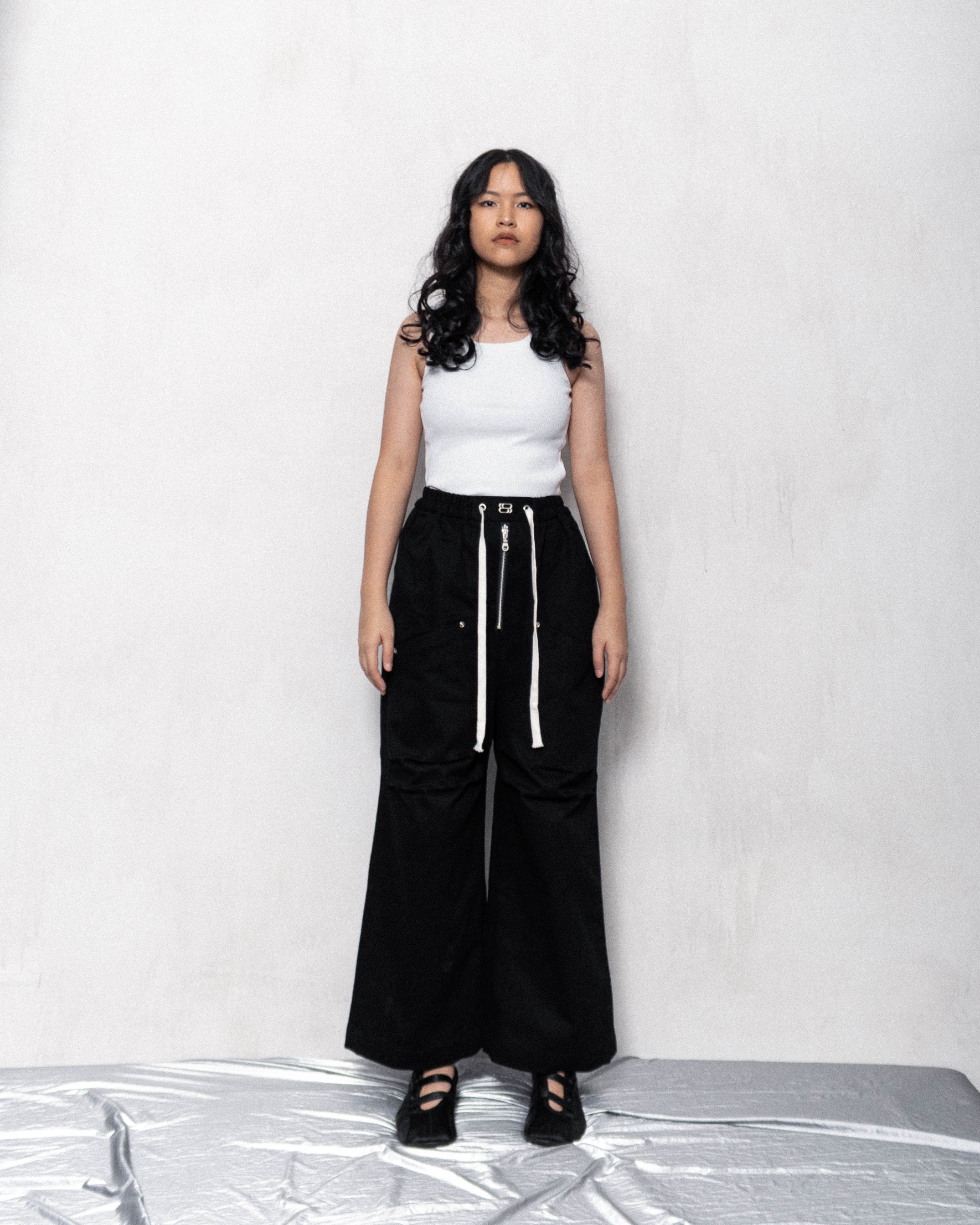 SYMETRY CARGO PANTS - BLACK  