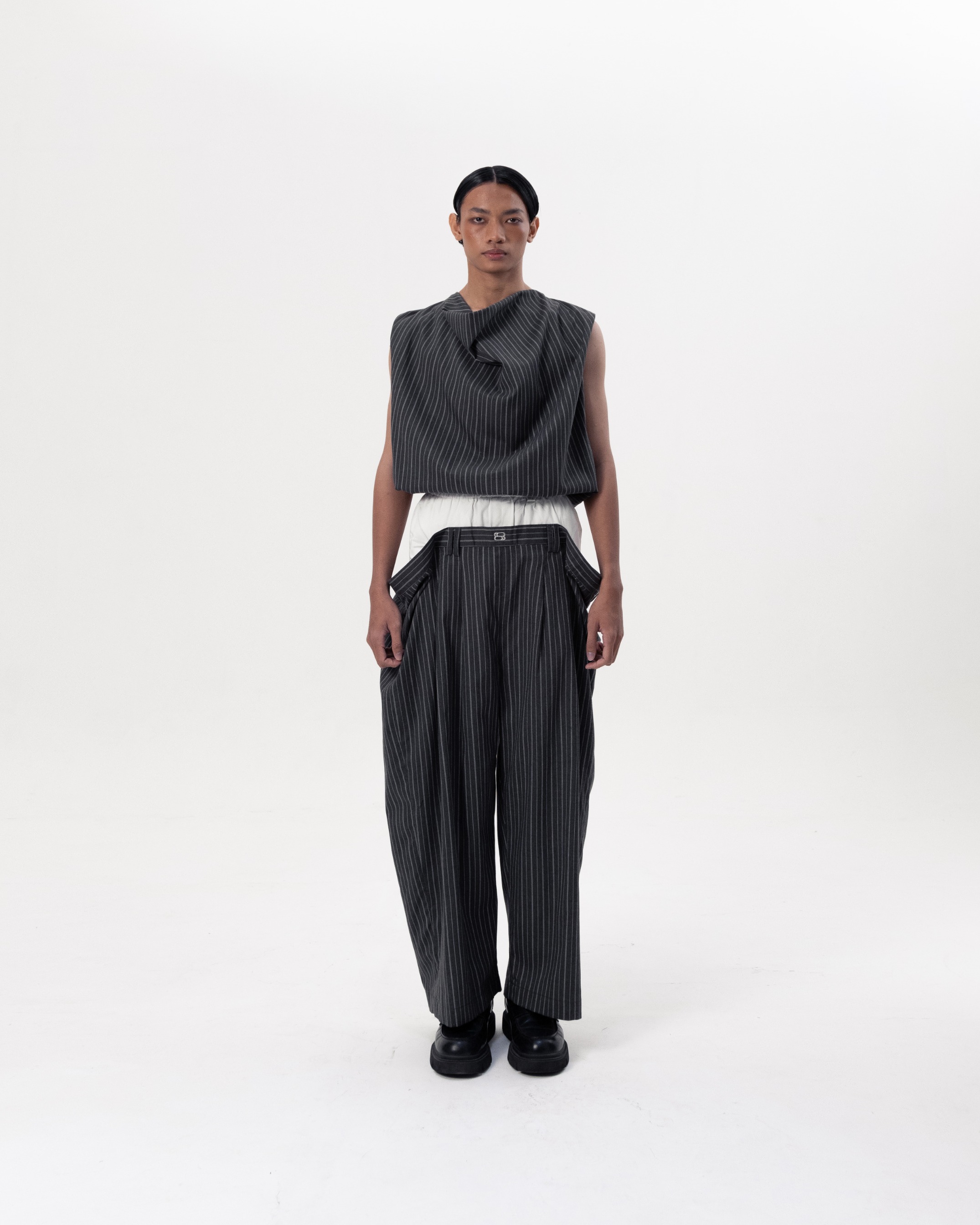 FOUNTAIN TOP - GRAY PINSTRIPE