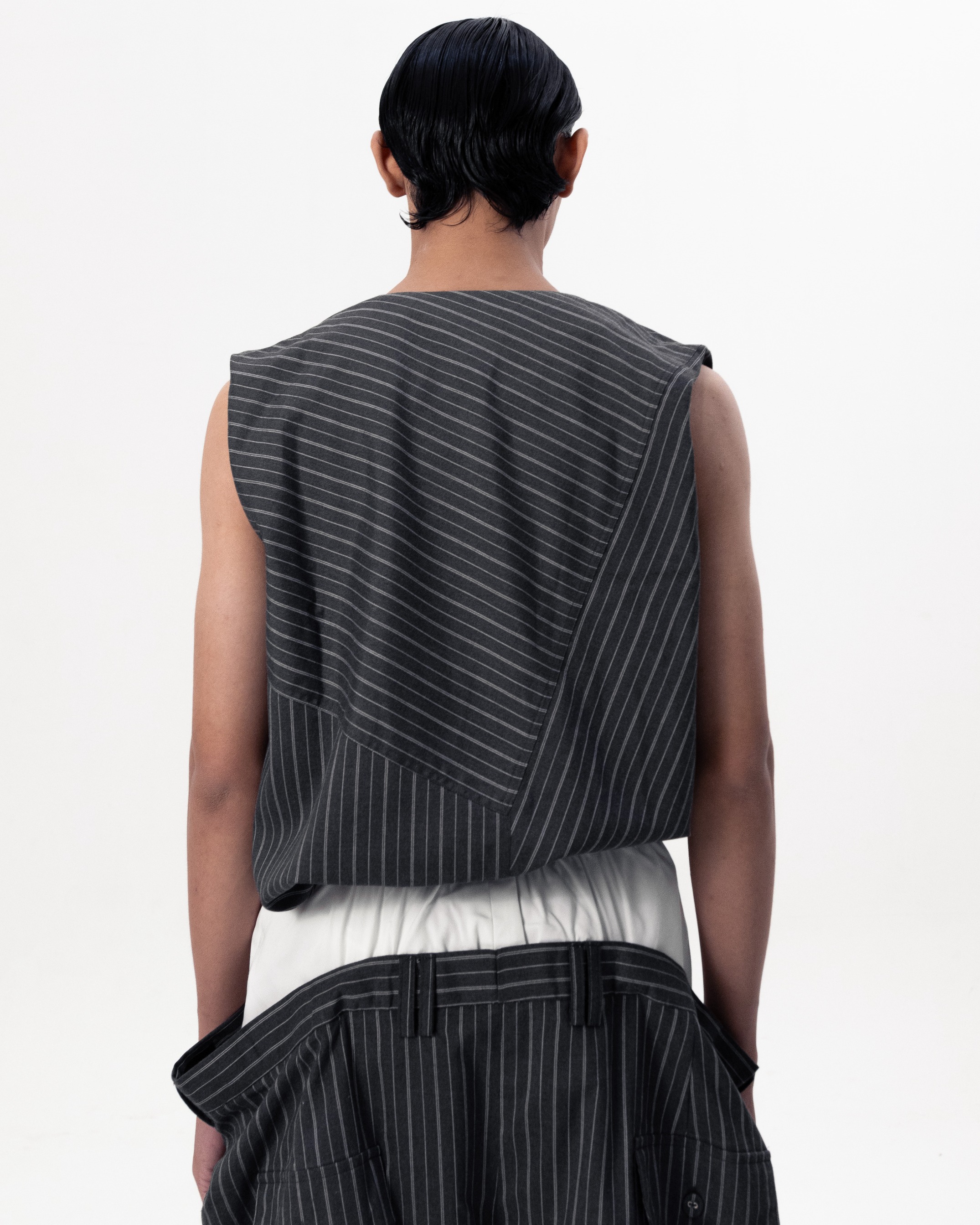 FOUNTAIN TOP - GRAY PINSTRIPE